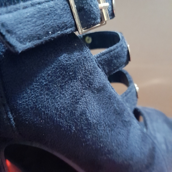 Black and Gold Platted Strap Heels by Crape Myrtle Size 38 - Picture 2 of 10